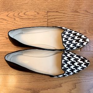 Nine West flat shoes. Leather and fabric. Comfortable tread. Great pattern.